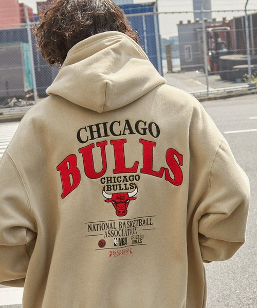 【MONO-MART】NBA系列 聯名款 復古風BULLS公牛隊刺繡印花帽T