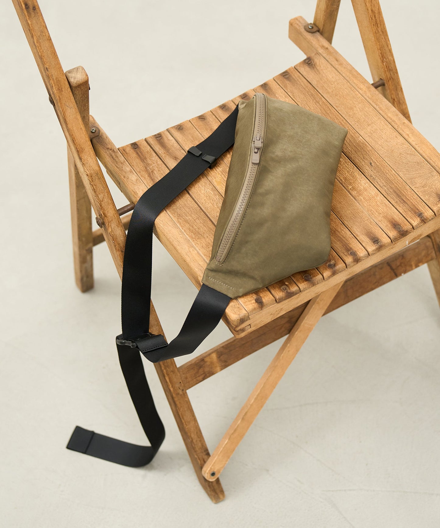 【レザーバッグ REN】khaki 質感休閒胸包(腰包) / HD NYLON