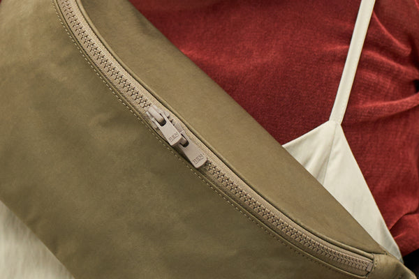 【レザーバッグ REN】khaki 質感休閒胸包(腰包) / HD NYLON