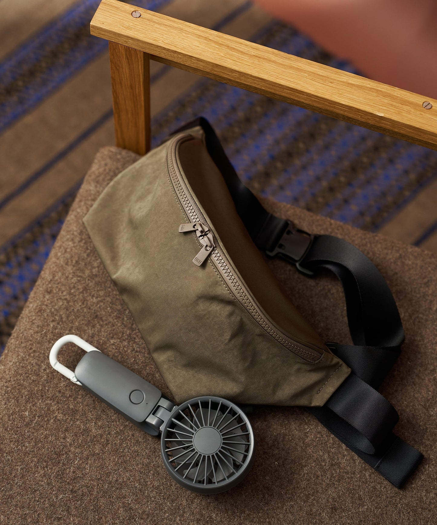 【レザーバッグ REN】khaki 質感休閒胸包(腰包) / HD NYLON