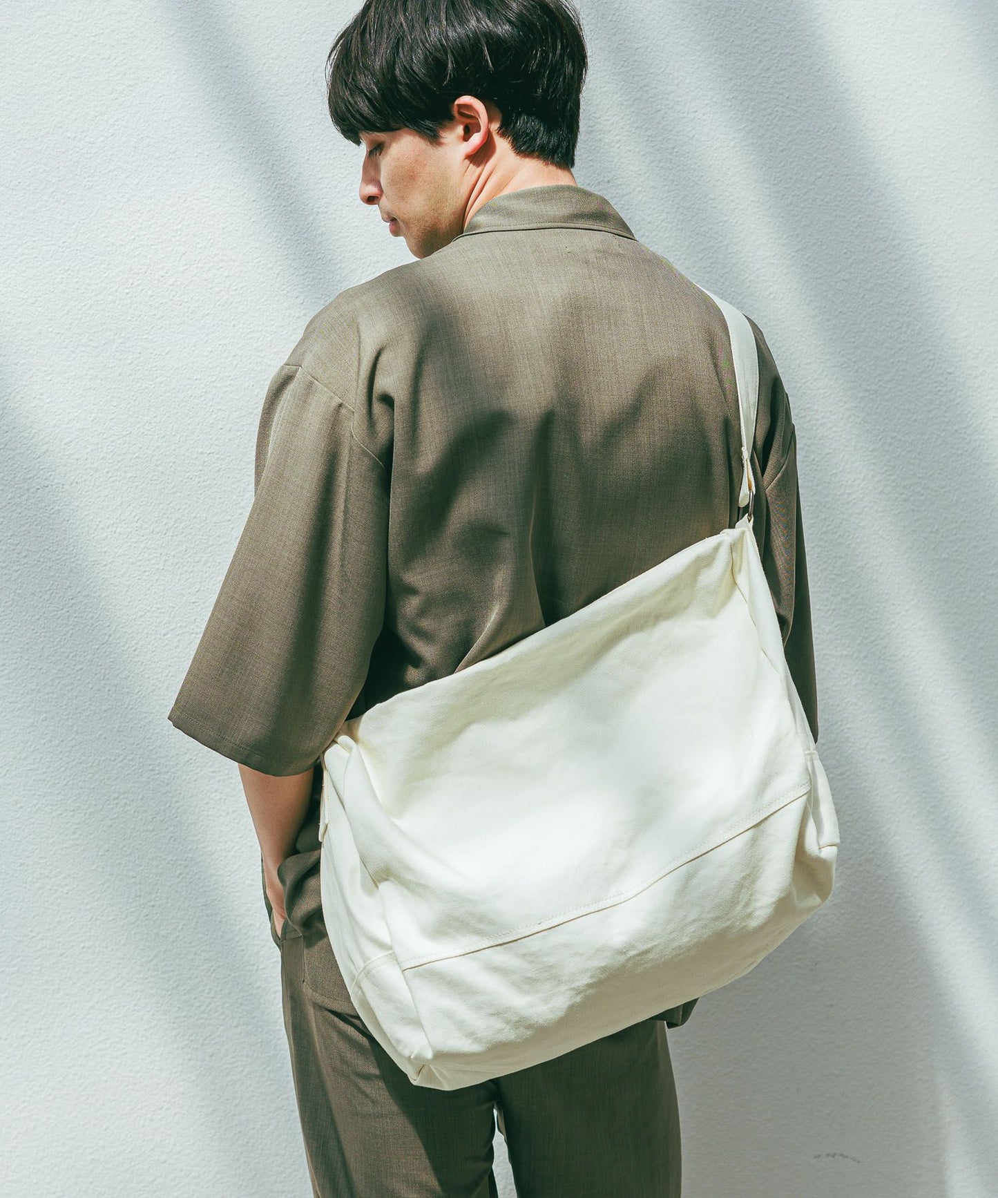 【LAKOLE】極簡帆布筒型肩斜背包 大容量