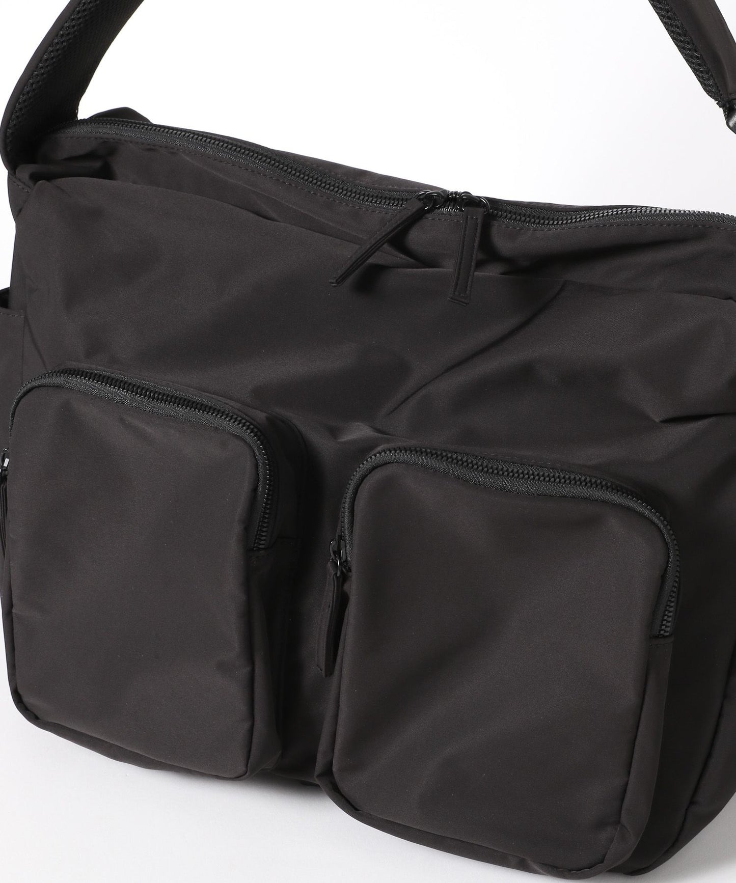 【GLOBAL WORK】簡約防潑水斜背郵差包