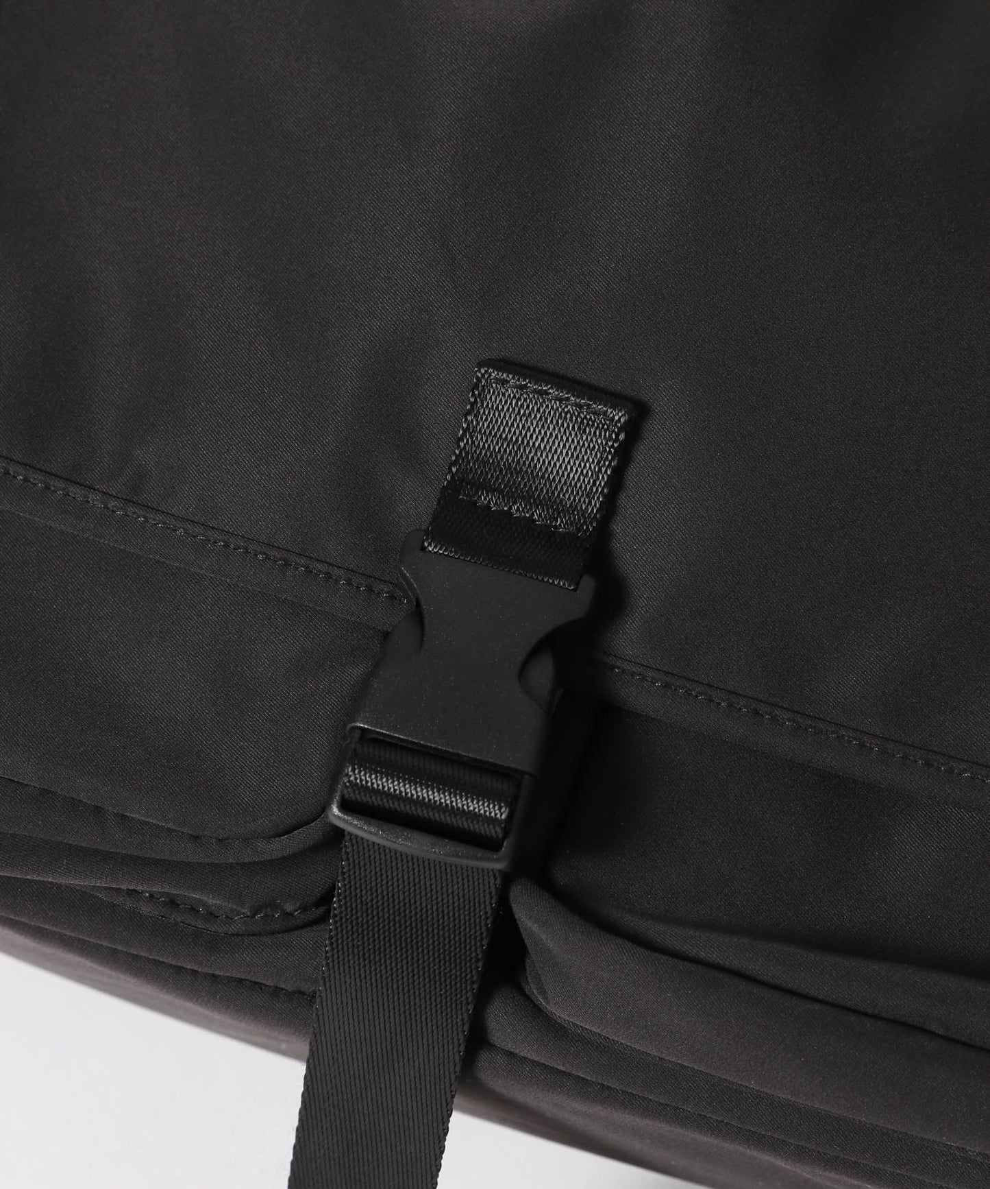 【GLOBAL WORK】簡約防潑水斜背郵差包