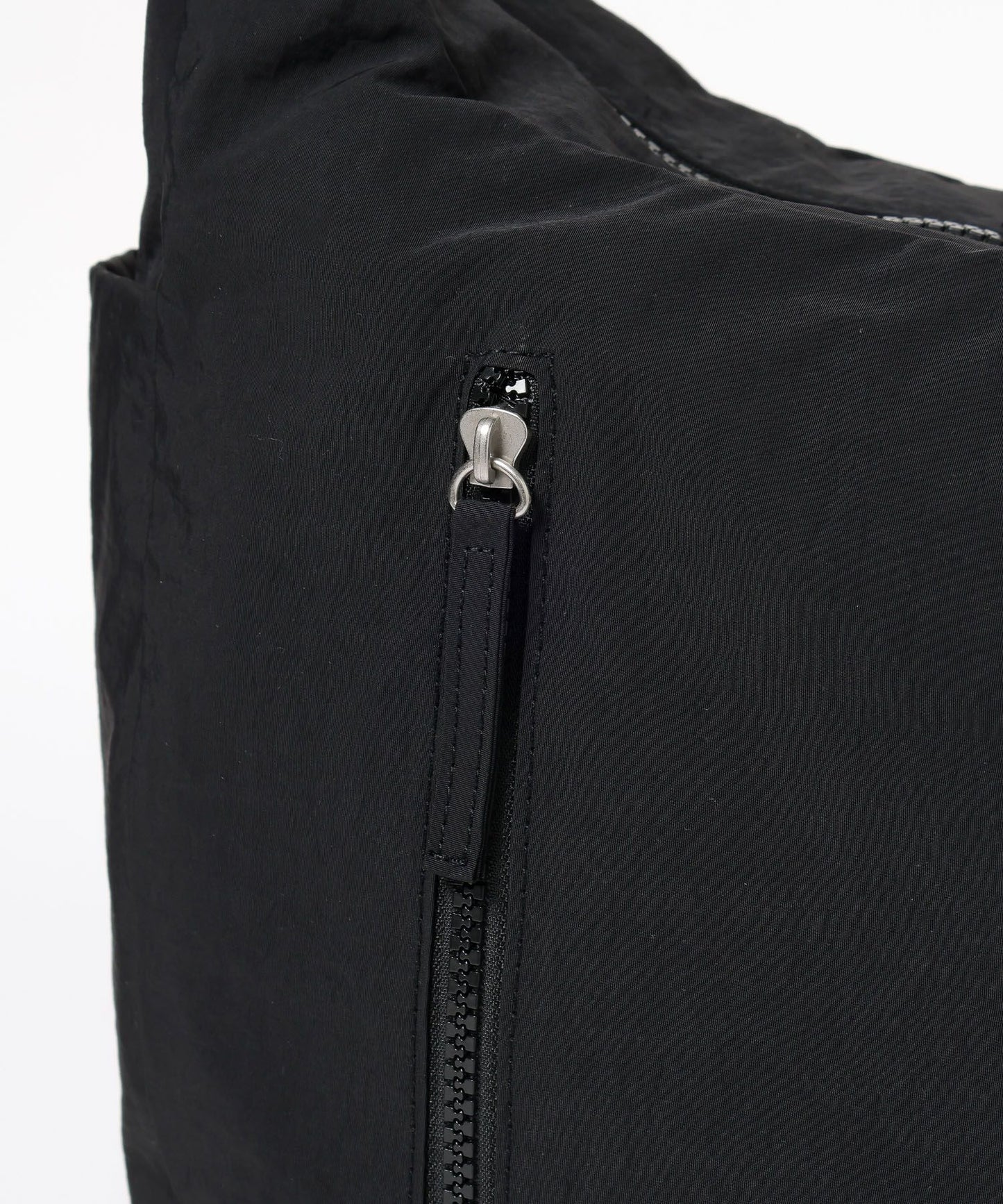 【GLOBAL WORK】輕量質感寬背帶斜背包