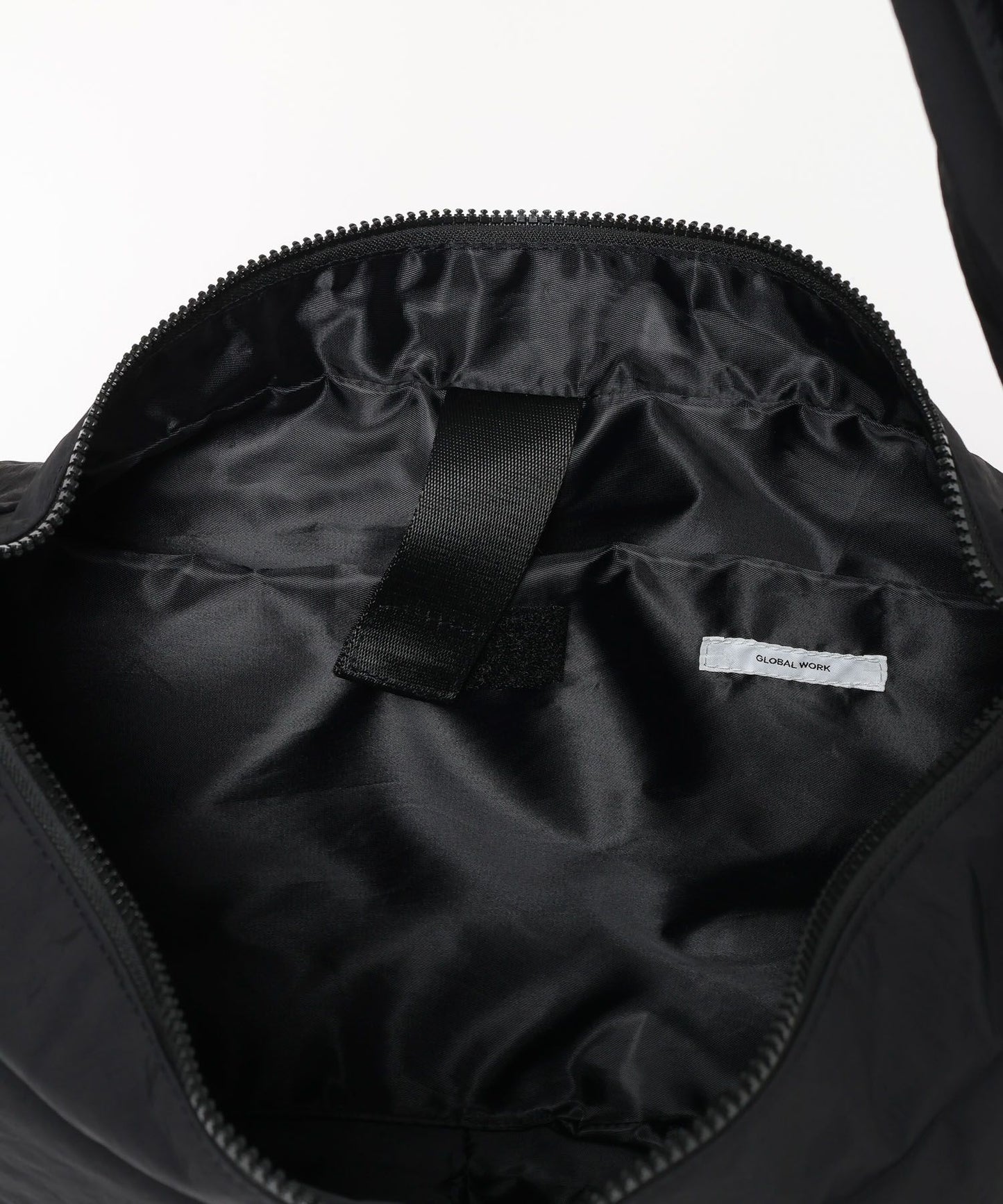 【GLOBAL WORK】輕量質感寬背帶斜背包