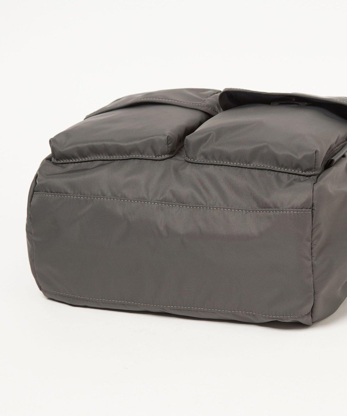 【GLR】雙層掀蓋防潑水尼龍斜背包 肩背包