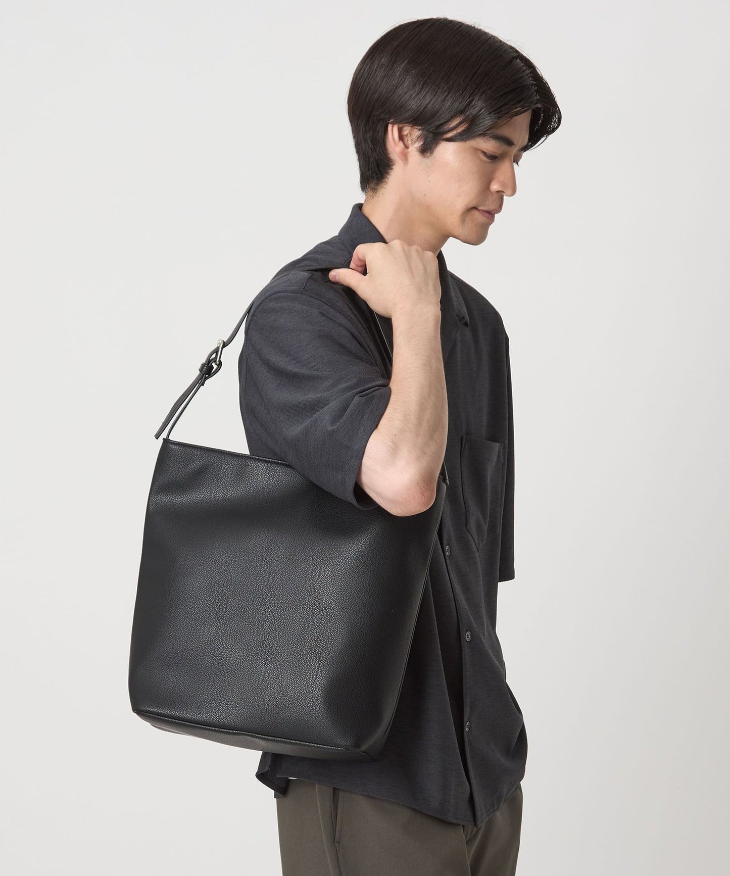 【GLR】多層收納口袋皮革單肩包 肩背包