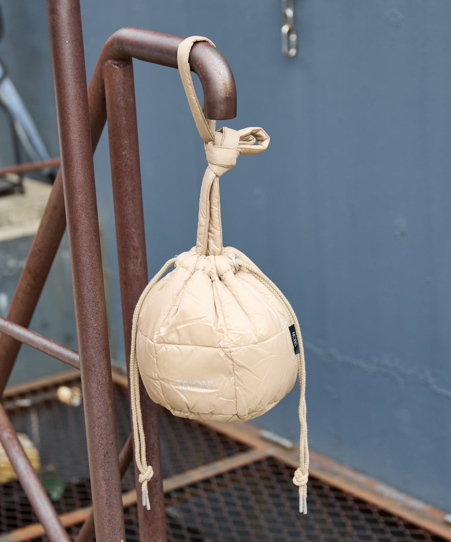 【FREAK’S STORE】TAION輕量羽絨束口肩背包 S