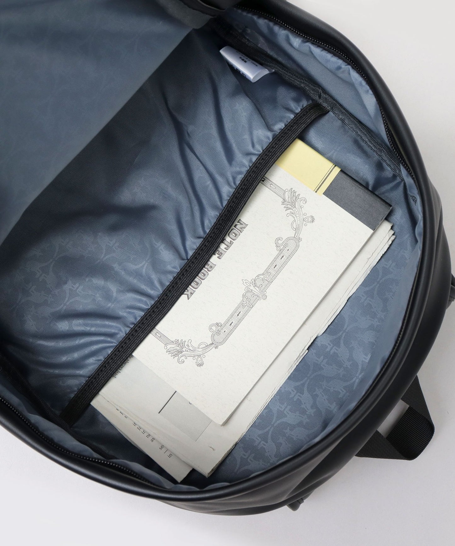 【A.M.S.】KANGOL聯名款 PU皮革多口袋休閒後背包