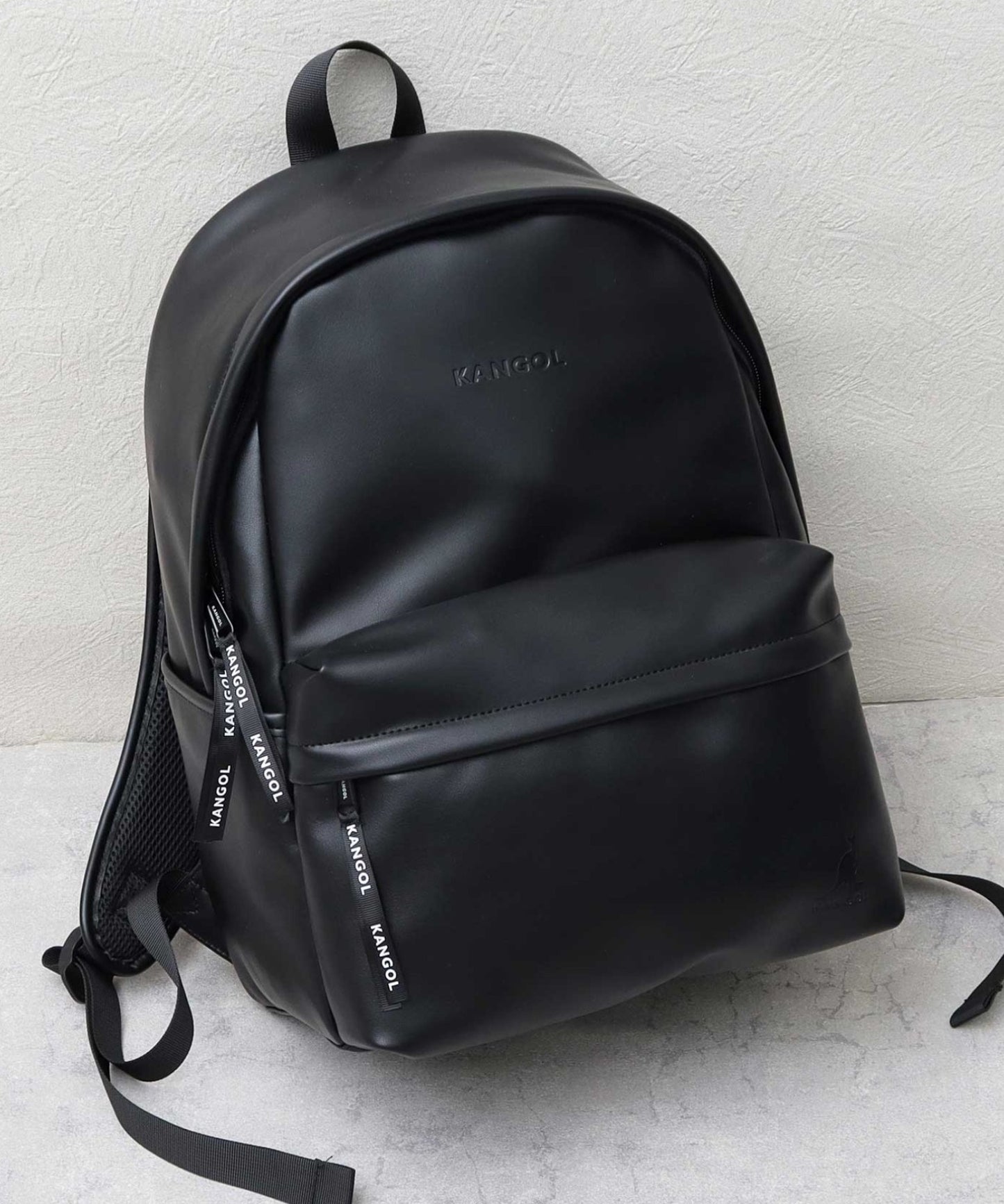 【A.M.S.】KANGOL聯名款 PU皮革多口袋休閒後背包