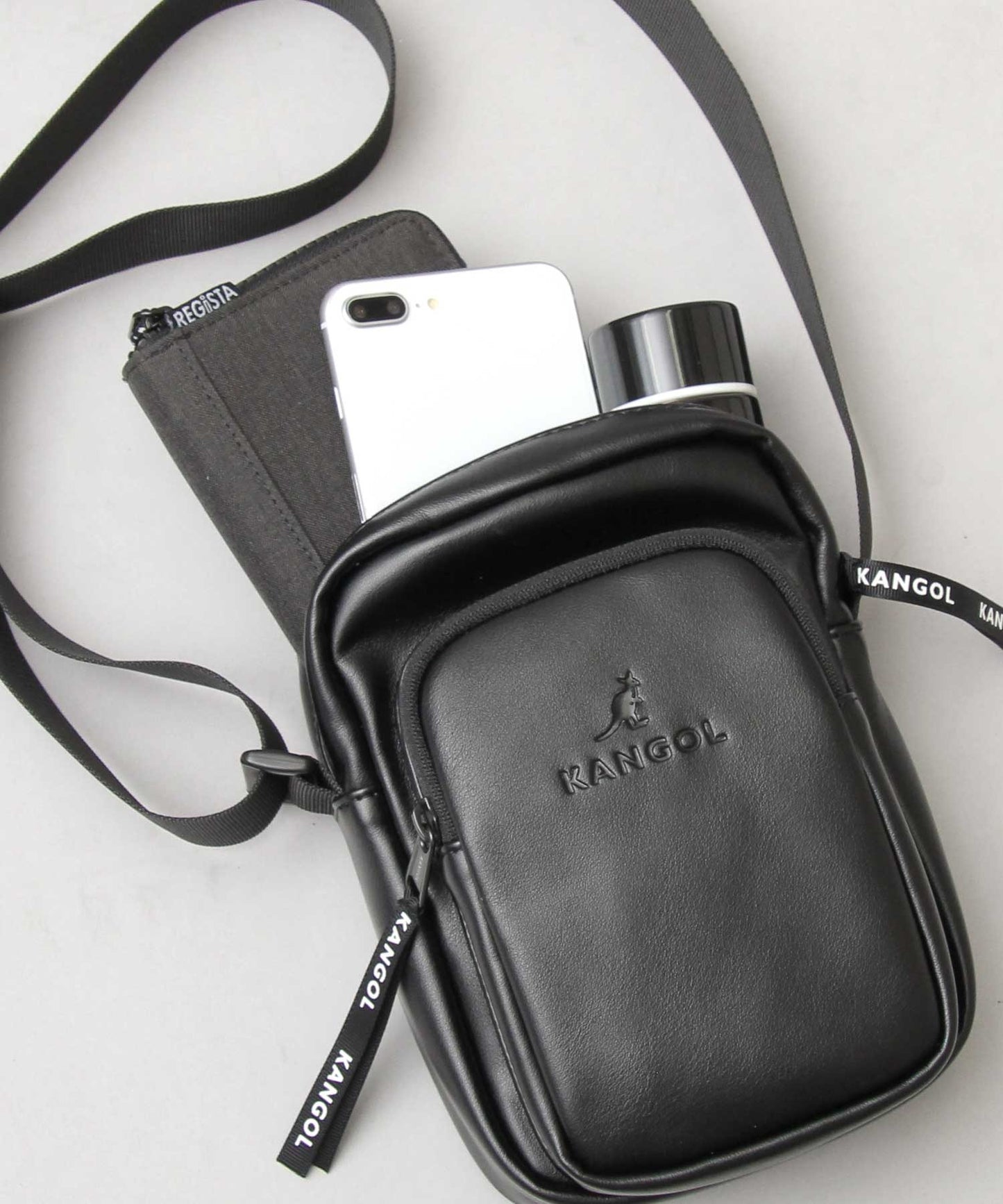 【A.M.S.】KANGOL聯名款 PU皮革質感方形迷你斜背包/肩背包