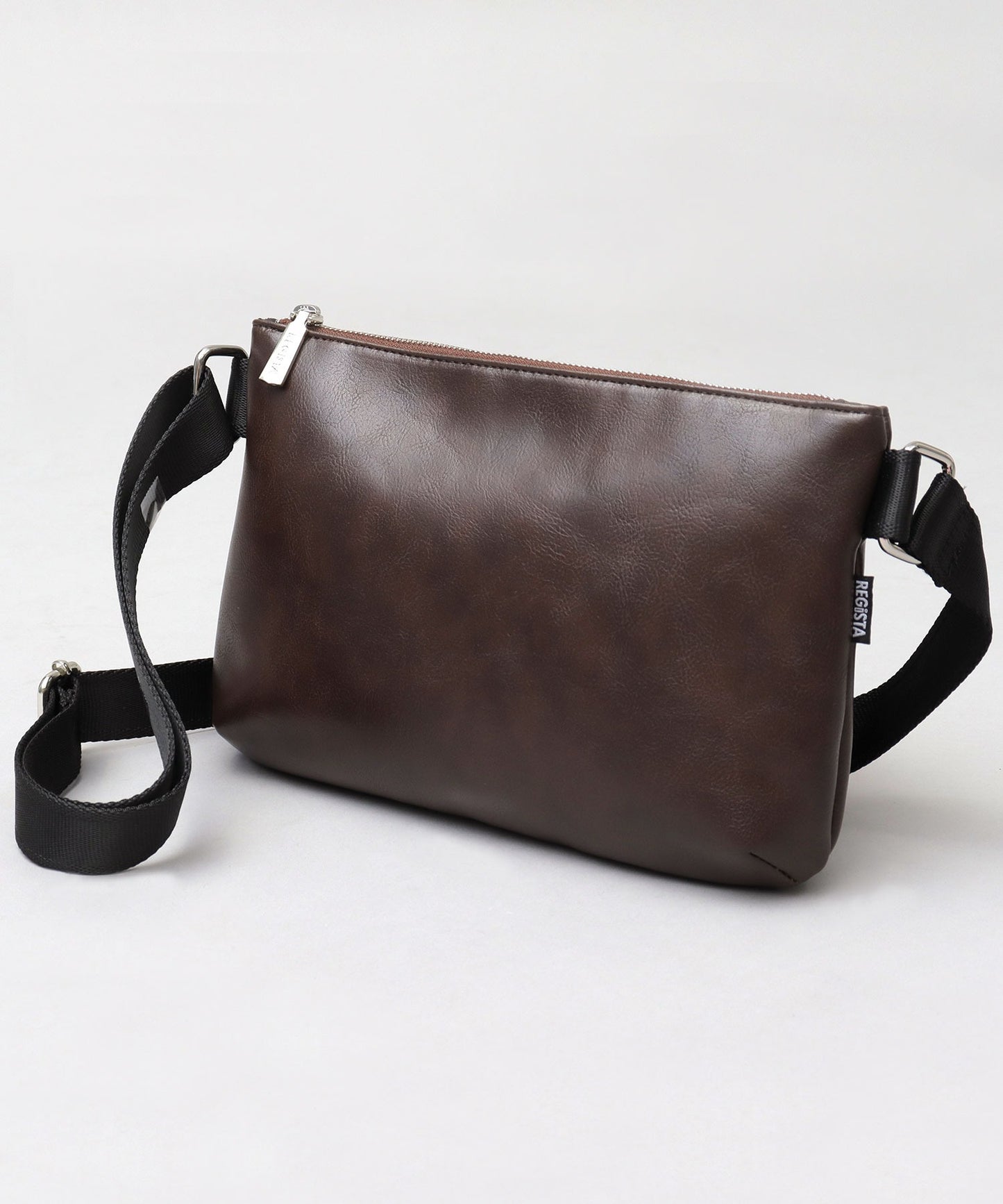 【A.M.S.】REGiSTA聯名 牛床革真皮時尚休閒胸包/斜背包