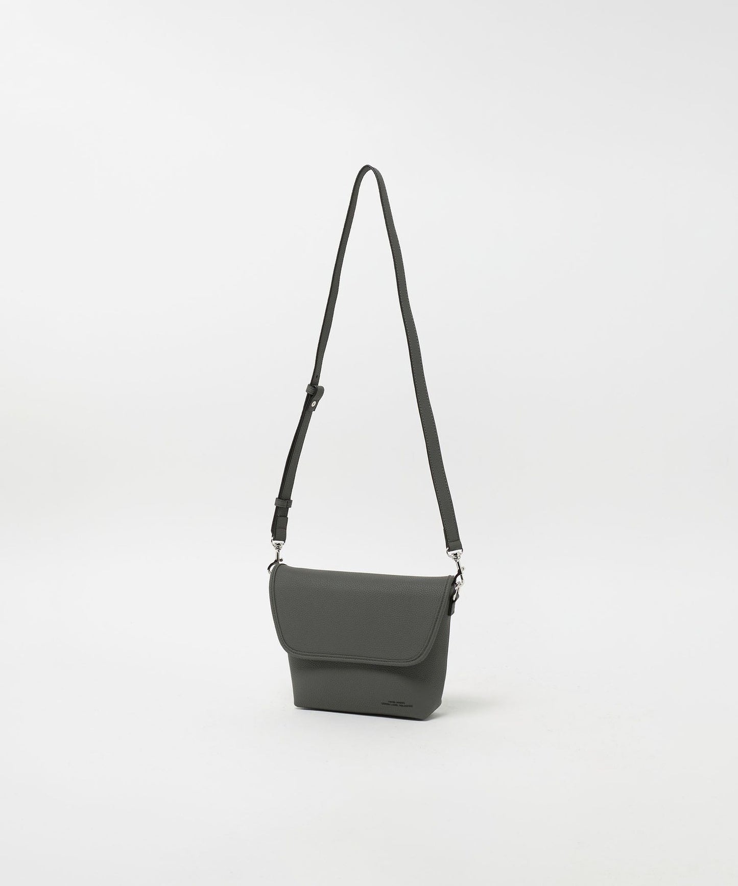 【GLR】顆粒壓紋PU皮革翻蓋斜背包 肩背包