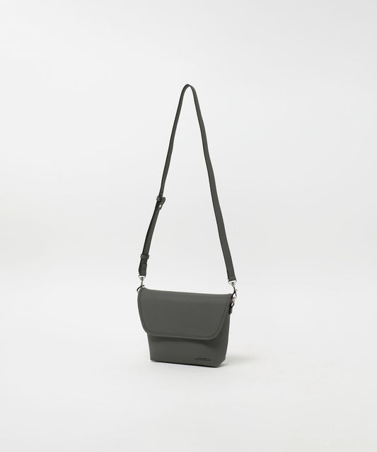 【GLR】顆粒壓紋PU皮革翻蓋斜背包 肩背包