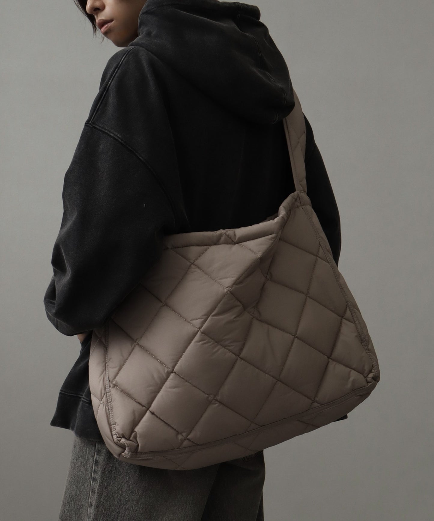 【Art re A】 welise簡約羽絨絎縫 寬版斜背包