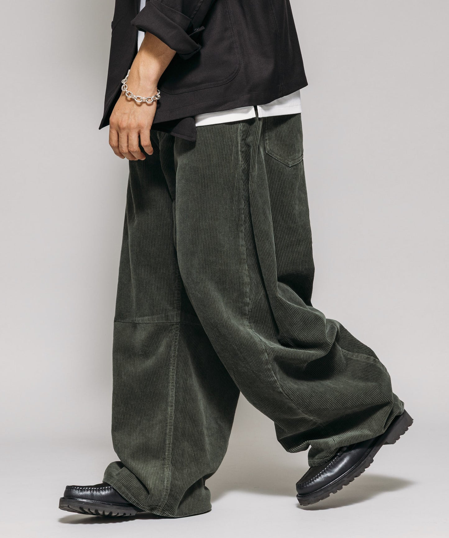 【FREAK’S STORE】寬版剪裁 曲線燈芯絨長褲