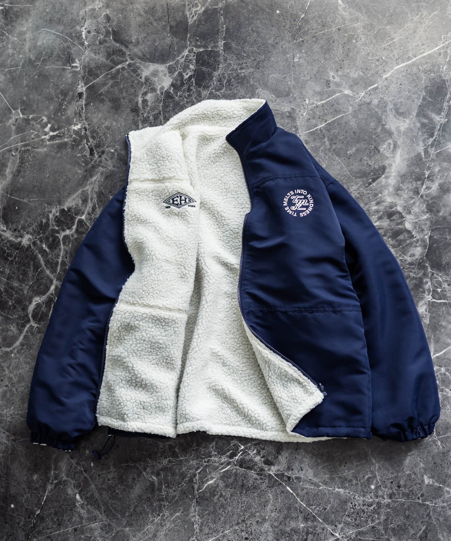 【Rocky Monroe】雙面設計 寬鬆版圓形LOGO刺繡立領長毛絨外套