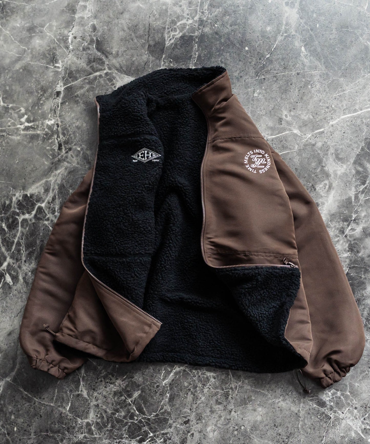 【Rocky Monroe】雙面設計 寬鬆版圓形LOGO刺繡立領長毛絨外套