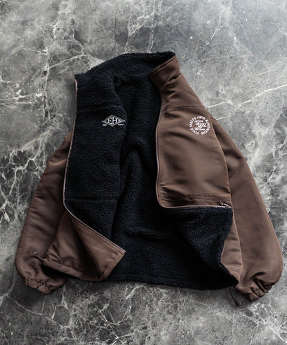 【Rocky Monroe】雙面設計 寬鬆版圓形LOGO刺繡立領長毛絨外套