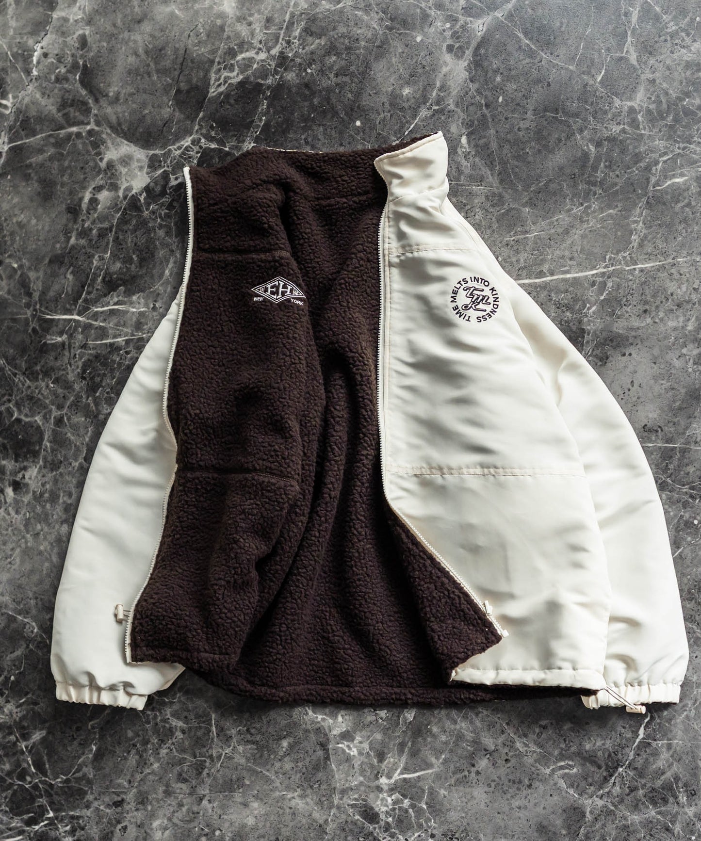 【Rocky Monroe】雙面設計 寬鬆版圓形LOGO刺繡立領長毛絨外套