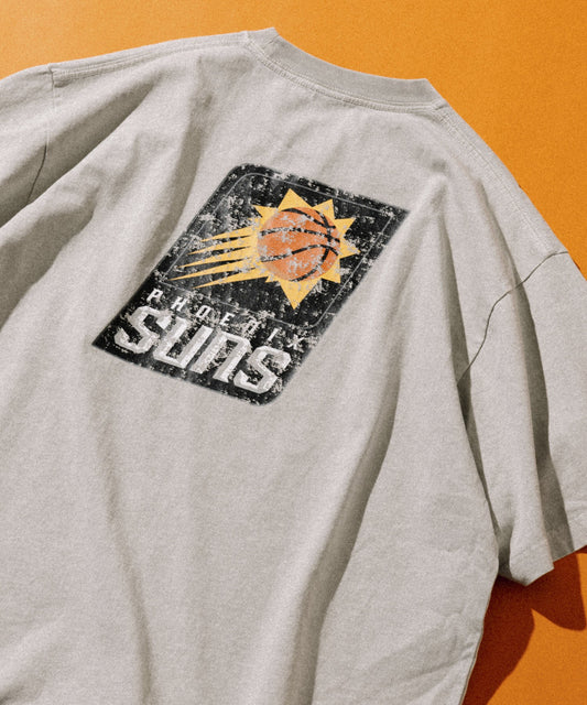 【FREAK’S STORE】NBA系列 復古Suns太陽隊印花短袖T恤 短T