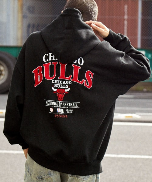 【MONO-MART】NBA系列 聯名款 復古風BULLS公牛隊刺繡印花帽T