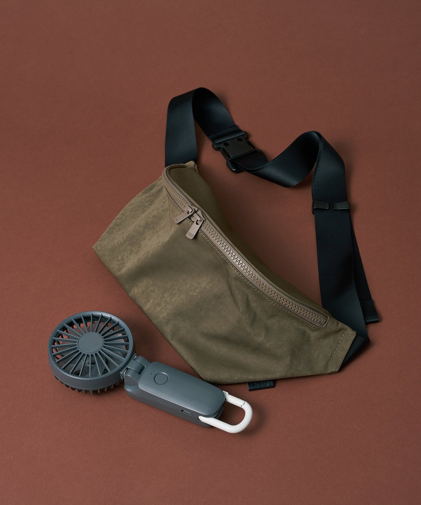 【レザーバッグ REN】khaki 質感休閒胸包(腰包) / HD NYLON