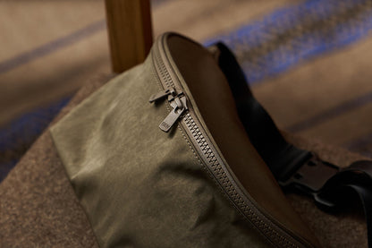 【レザーバッグ REN】khaki 質感休閒胸包(腰包) / HD NYLON