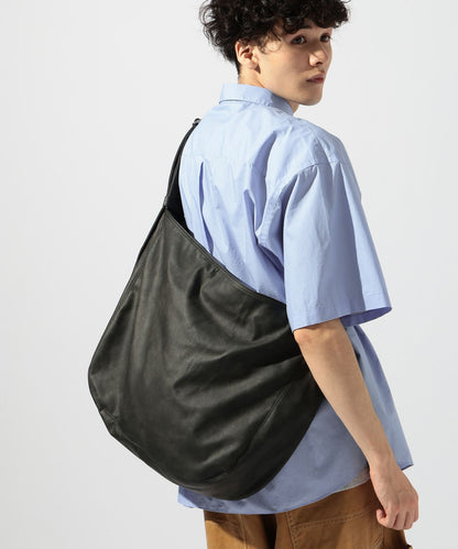 【niko and...】仿皮革質感大容量斜背包