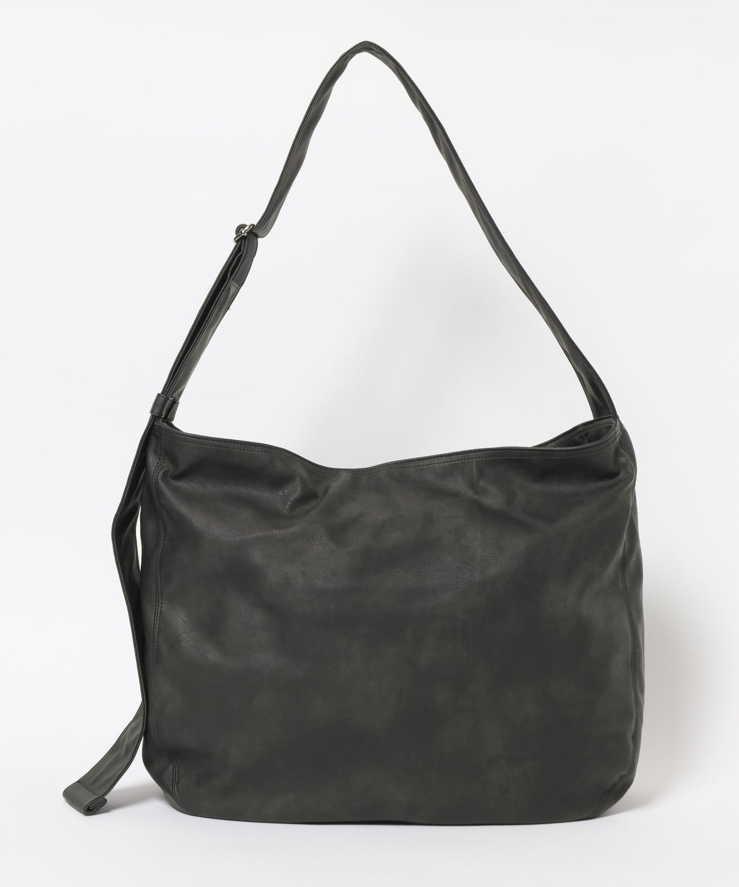 【niko and...】仿皮革質感大容量斜背包