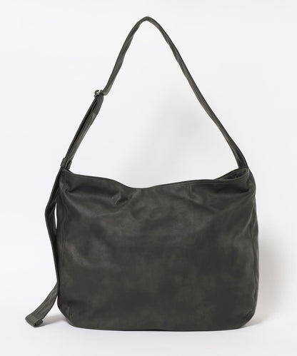 【niko and...】仿皮革質感大容量斜背包