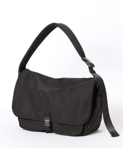 【GLOBAL WORK】簡約防潑水斜背郵差包