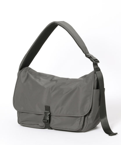 【GLOBAL WORK】簡約防潑水斜背郵差包