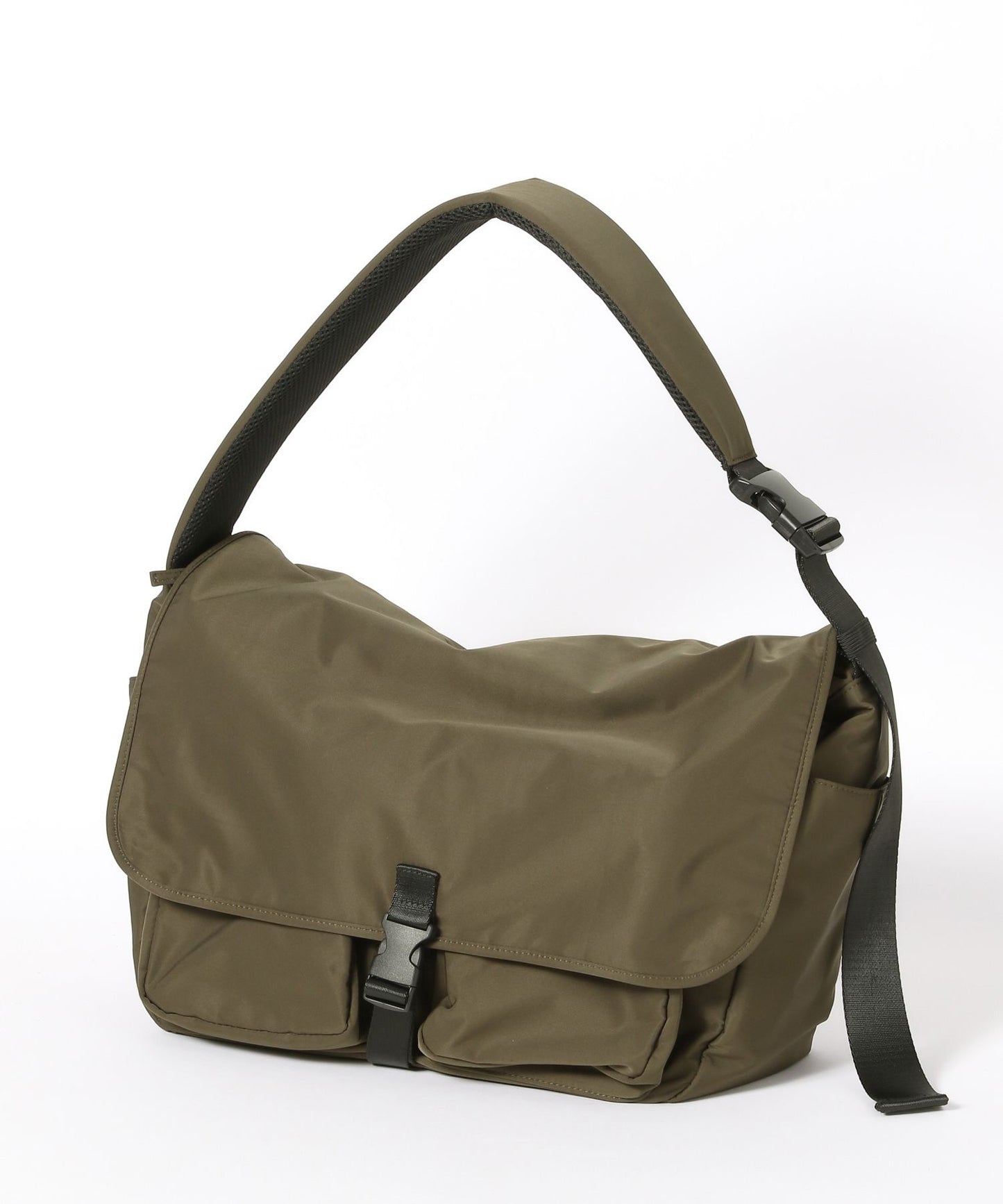 【GLOBAL WORK】簡約防潑水斜背郵差包