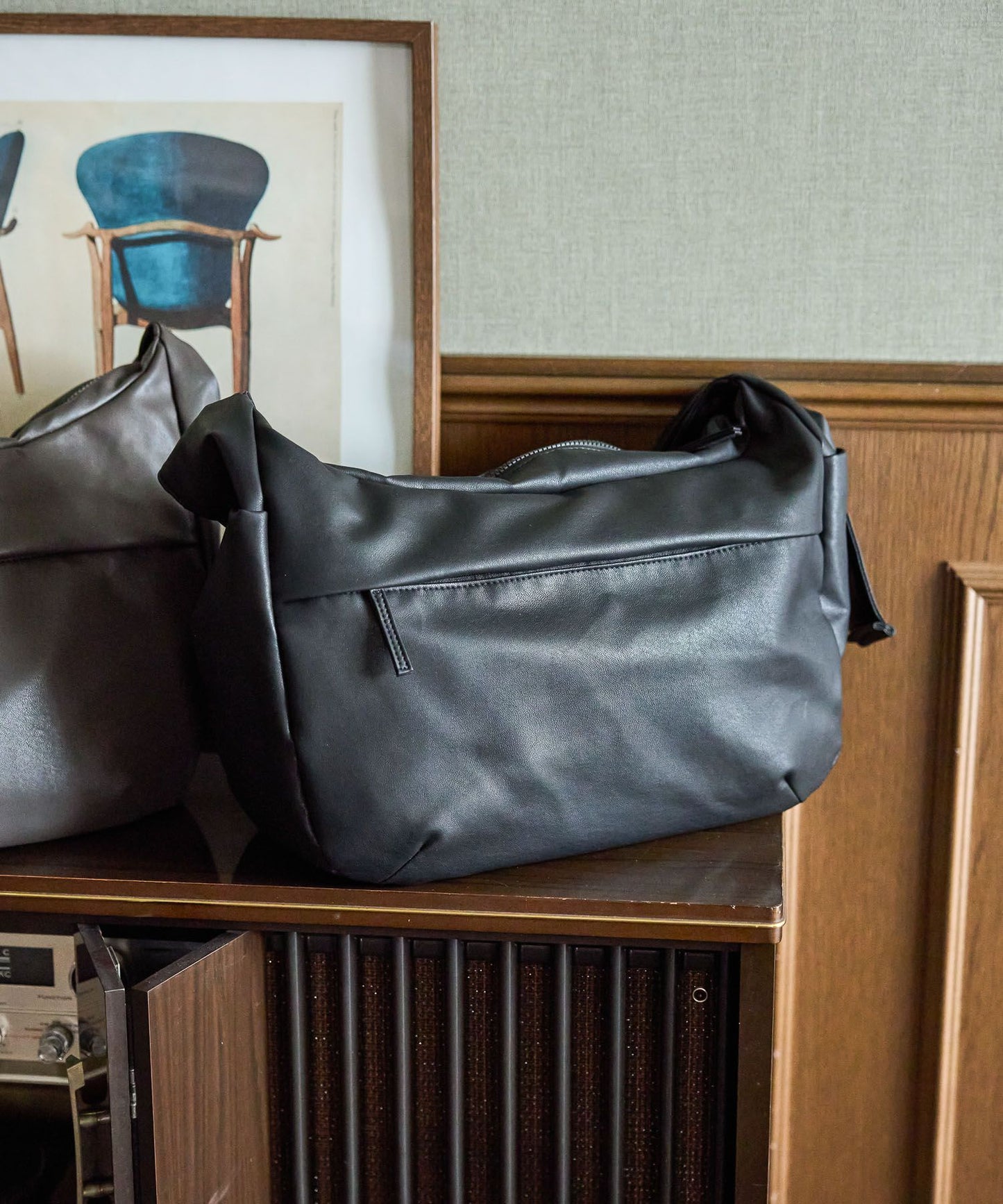 【GLOBAL WORK】輕量質感寬背帶斜背包