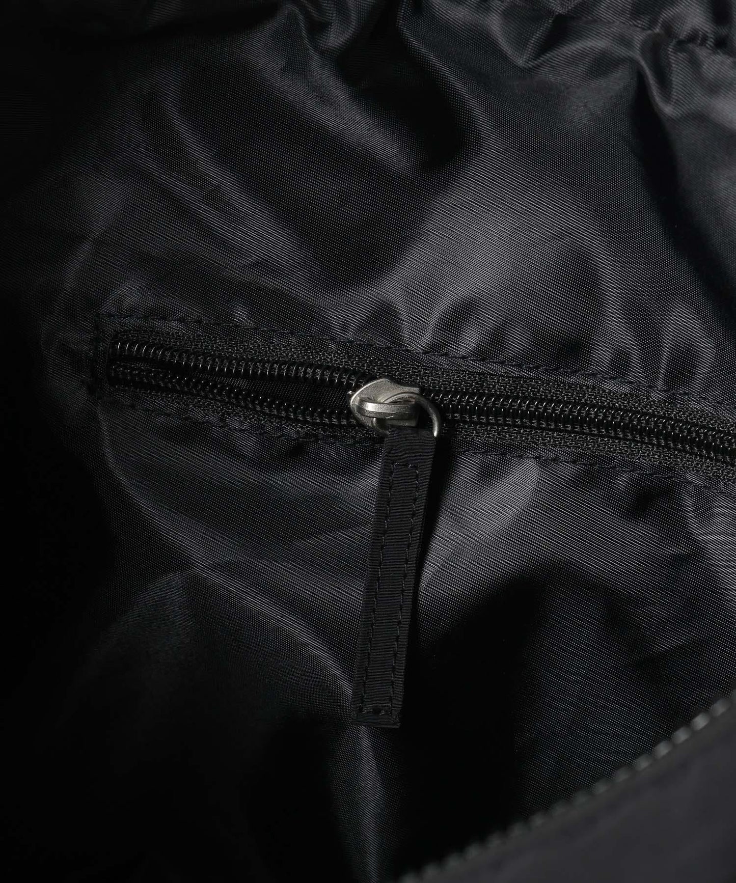 【GLOBAL WORK】輕量質感寬背帶斜背包