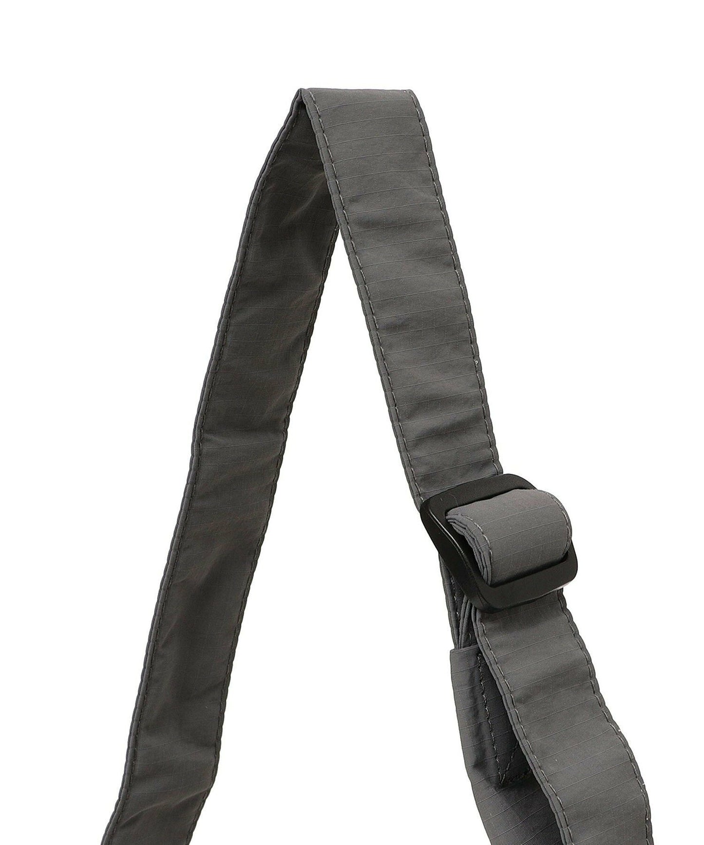 【SHIPS】SHIPS any系列 防撕裂尼龍前開拉鏈 半月型斜背包