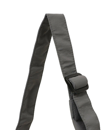 【SHIPS】SHIPS any系列 防撕裂尼龍前開拉鏈 半月型斜背包