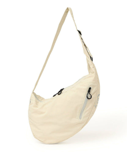 【SHIPS】SHIPS any系列 防撕裂尼龍前開拉鏈 半月型斜背包