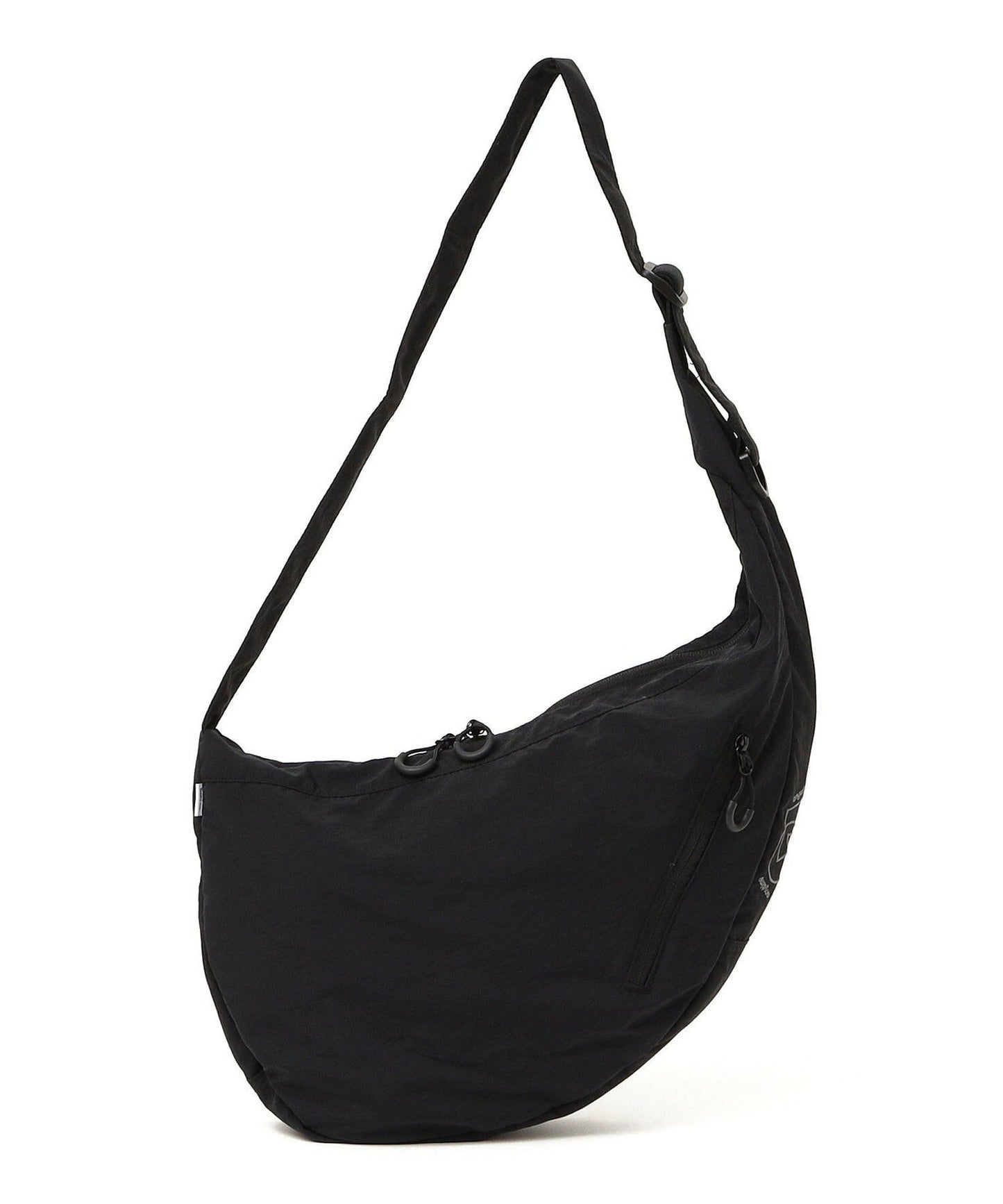 【SHIPS】SHIPS any系列 防撕裂尼龍前開拉鏈 半月型斜背包