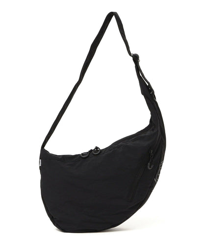 【SHIPS】SHIPS any系列 防撕裂尼龍前開拉鏈 半月型斜背包