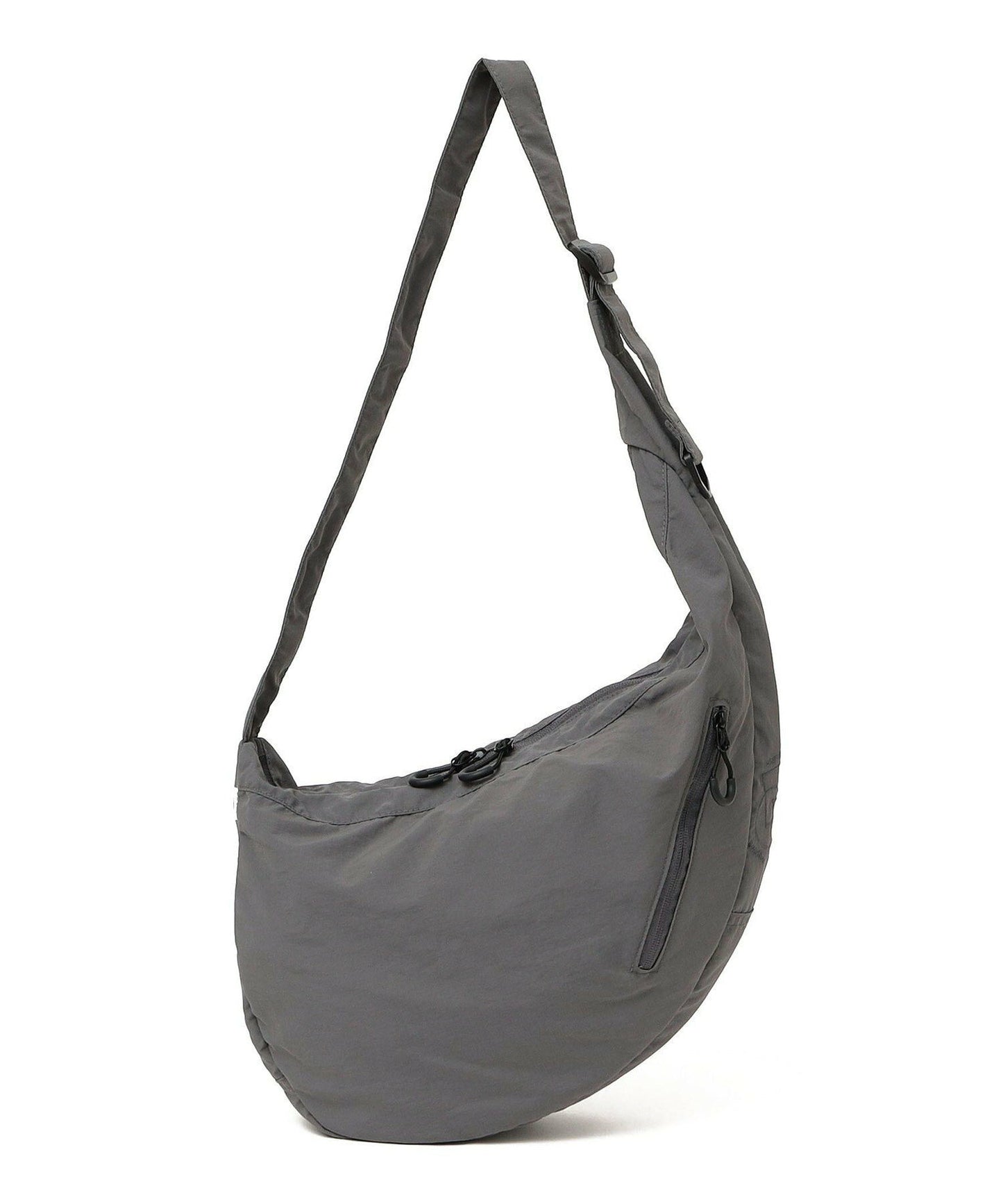 【SHIPS】SHIPS any系列 防撕裂尼龍前開拉鏈 半月型斜背包