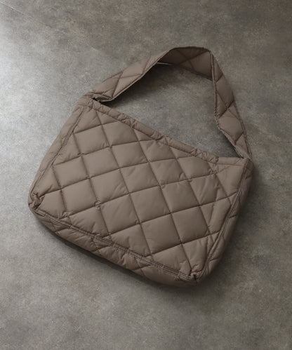 【Art re A】 welise簡約羽絨絎縫 寬版斜背包