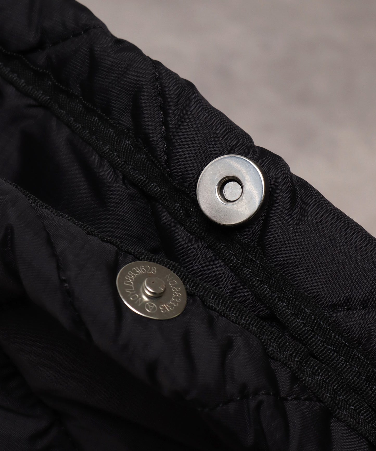 【Art re A】 welise簡約羽絨絎縫 寬版斜背包