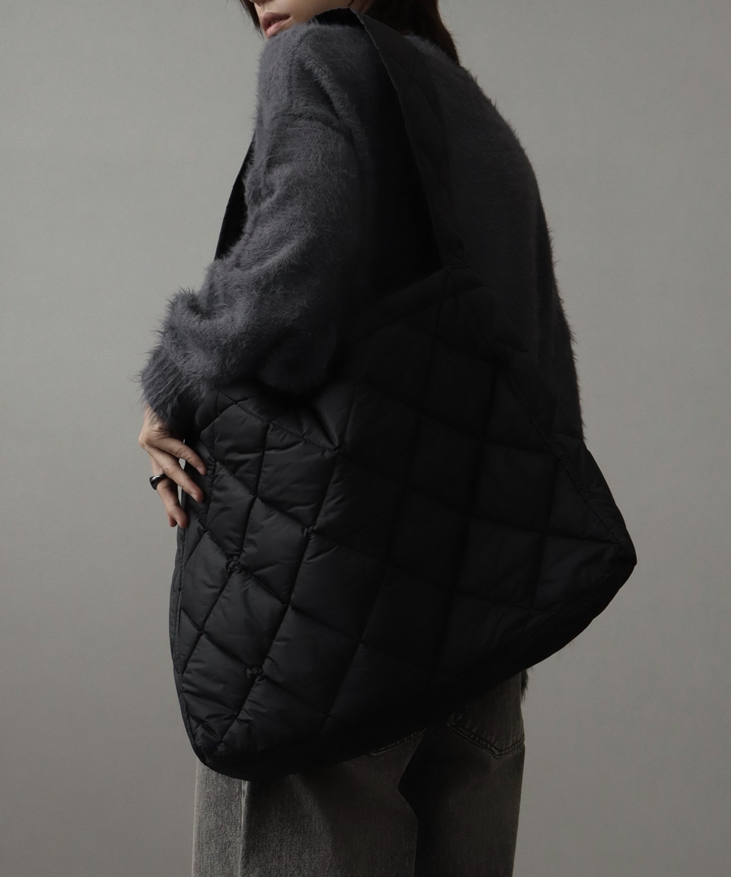 【Art re A】 welise簡約羽絨絎縫 寬版斜背包