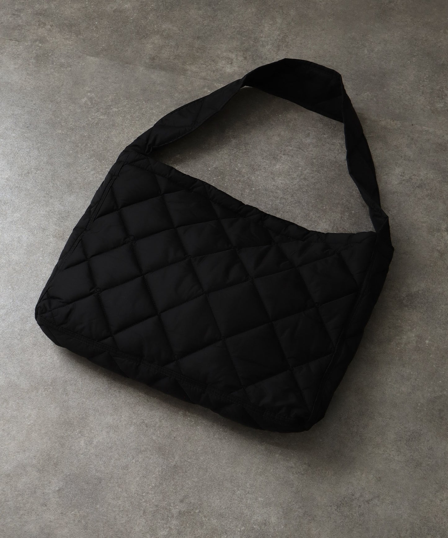 【Art re A】 welise簡約羽絨絎縫 寬版斜背包