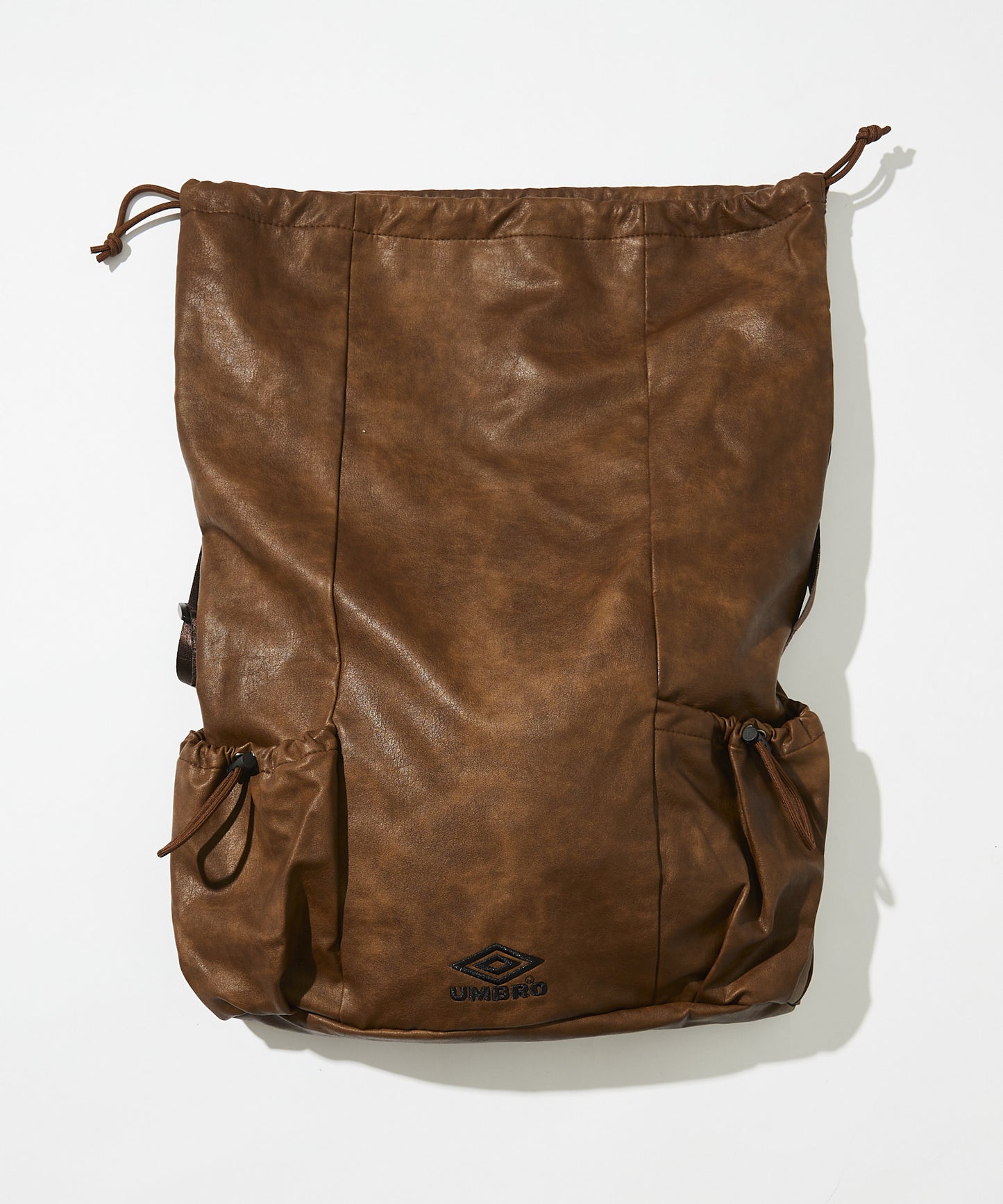 【FREAK’S STORE】UMBRO 特別合作款 PU皮革LOGO束口包 斜背包