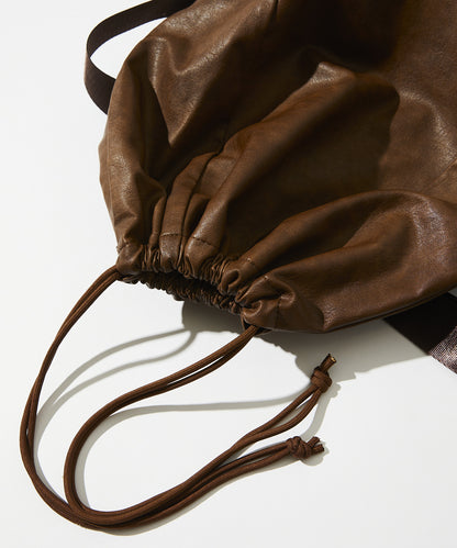 【FREAK’S STORE】UMBRO 特別合作款 PU皮革LOGO束口包 斜背包