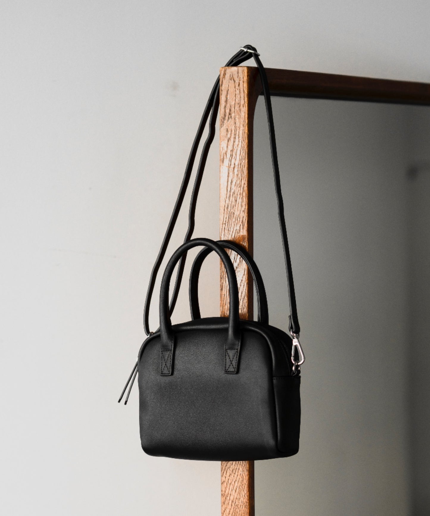 𝙈𝙊𝙆𝙐.®｜【SINSS】現貨🔥  質感PU皮革兩用波士頓包 手提包【 2色 】