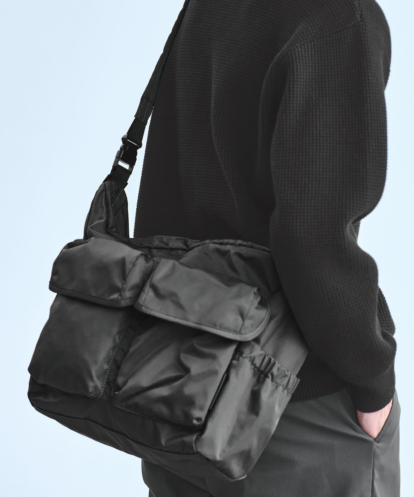 【GLR】雙層掀蓋防潑水尼龍斜背包 肩背包